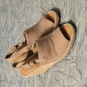 Toms tan suede wedges. Size 10 EUC